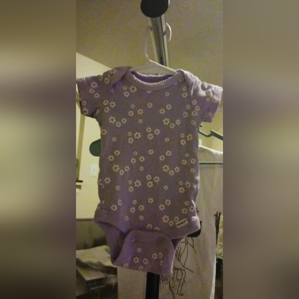 Onesie Purple Floral Kids Onesie Size 0-3.  (A-30)